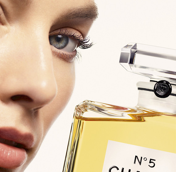 Chanel N°5: See you at 5 with Margot Robbie