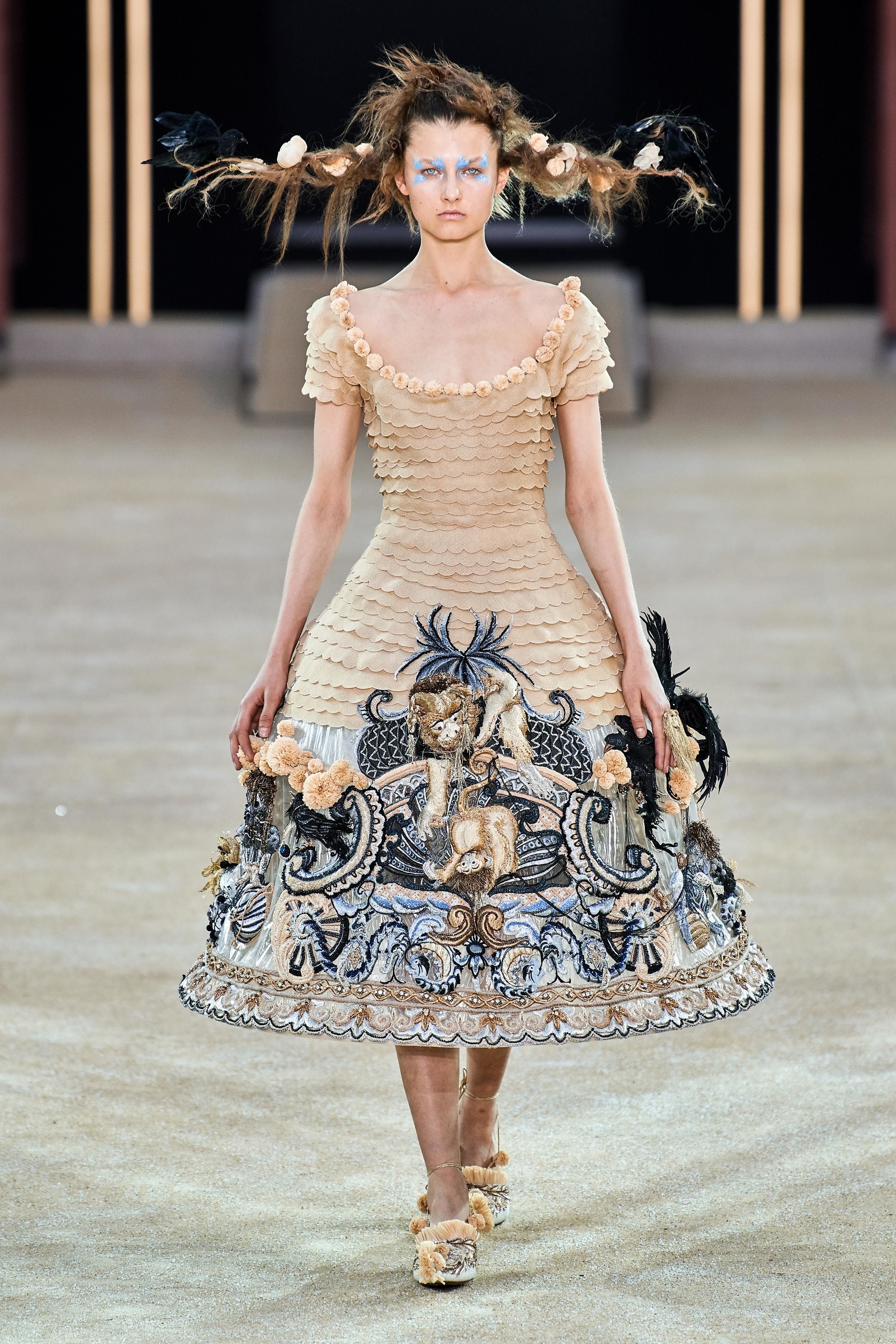 Высокая мода. Guo Pei Haute Couture 2019. Guo Pei Haute Couture Fall 2019. Guo Pei платья. Chanel Haute Couture коллекция рококо.